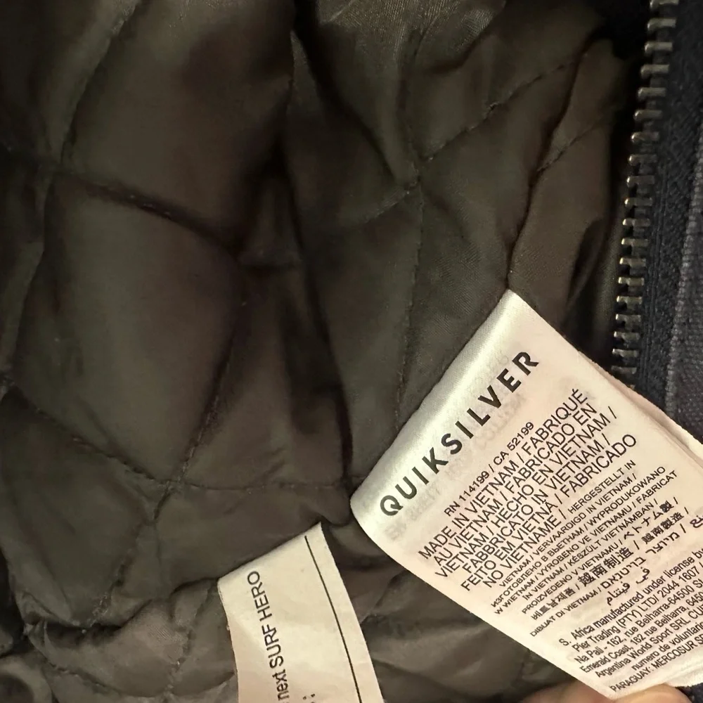 Quiksilver boys navy blue hooded heavyweight jacket size small S quilted lining